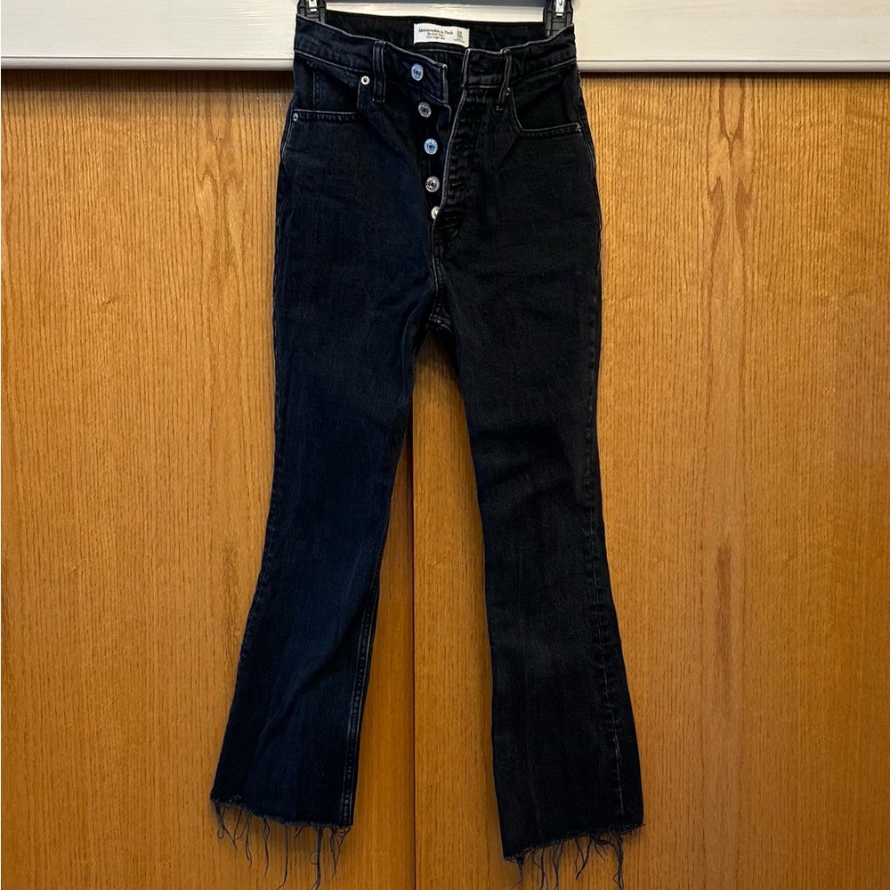 ABERCROMBIE & FITCH “THE KICK FLARE” JEANS